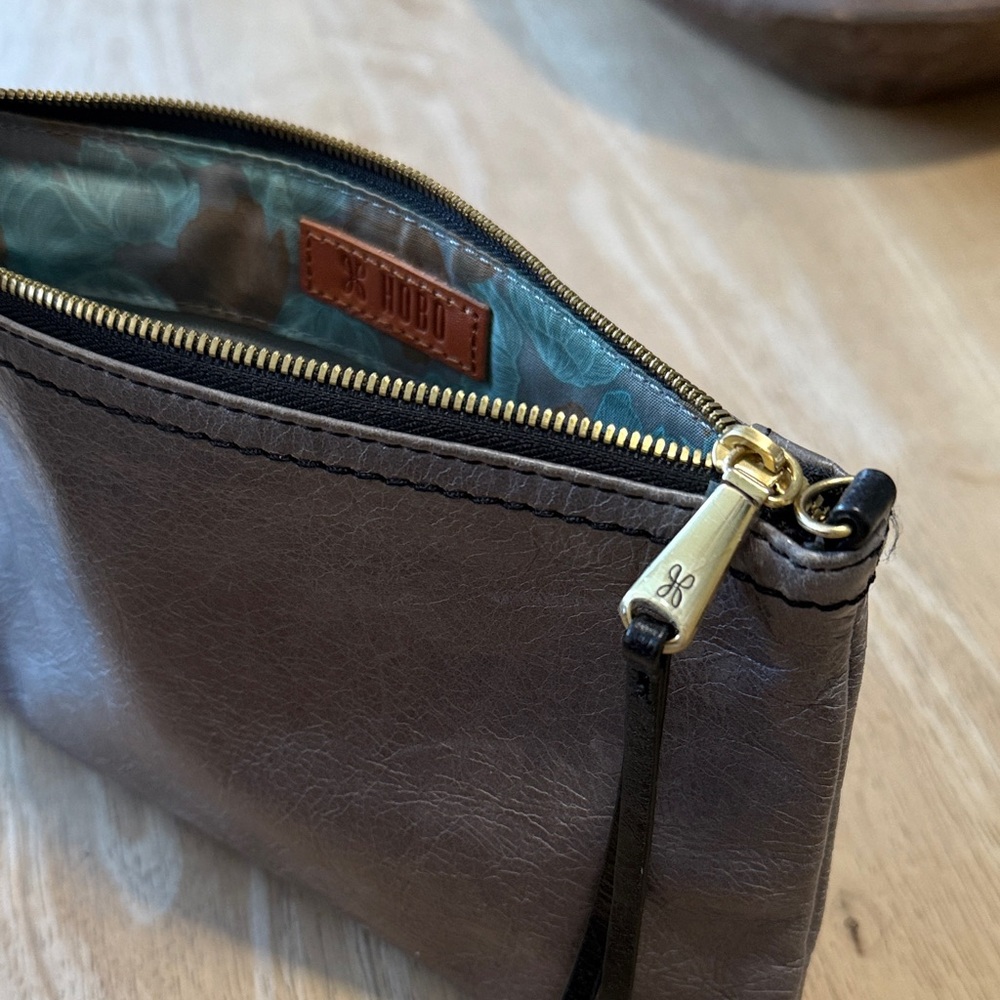 HOBO Elegant Gray Leather Wristlet - Picture 7 of 9